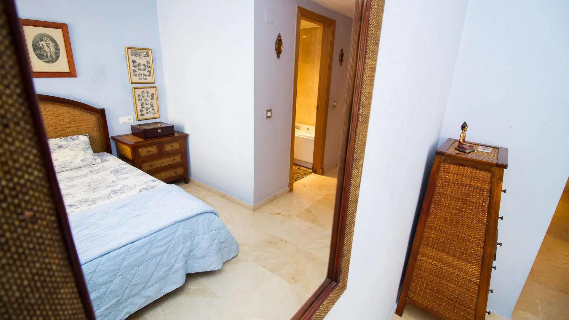 Alfonso Reyes Apartment - Malaga Harbour
